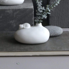 Blumensteine. Katze. Tatzen