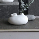 Blumensteine. Katze. Tatzen